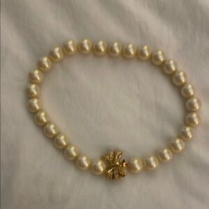 Elegant Pearl Necklace with Gold Accent